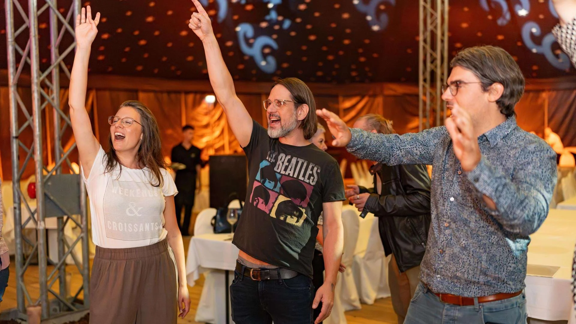 Dr. Stefan Junk (Mitte) feiert mit Kollegen bei der 60 Jahrfeier des Johannesbads. Dr. Stefan Junk (Mitte) feiert mit Kollegen bei der 60 Jahrfeier des Johannesbads.
