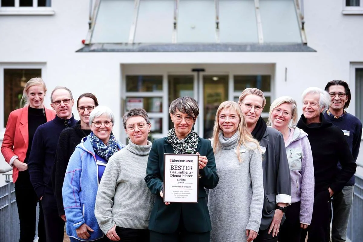 Team Johannesbad mit Siegel WirtschaftsWoche bester Gesundheitsdienstleister Reha-Zentren 2025
