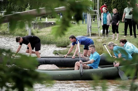 Kanufahren bei der Mitarbeiterolympiade der Johannesbad Gruppe Kanufahren bei der Mitarbeiterolympiade der Johannesbad Gruppe