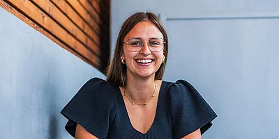 Vanessa Gerhofer lächelt in die Kamera.