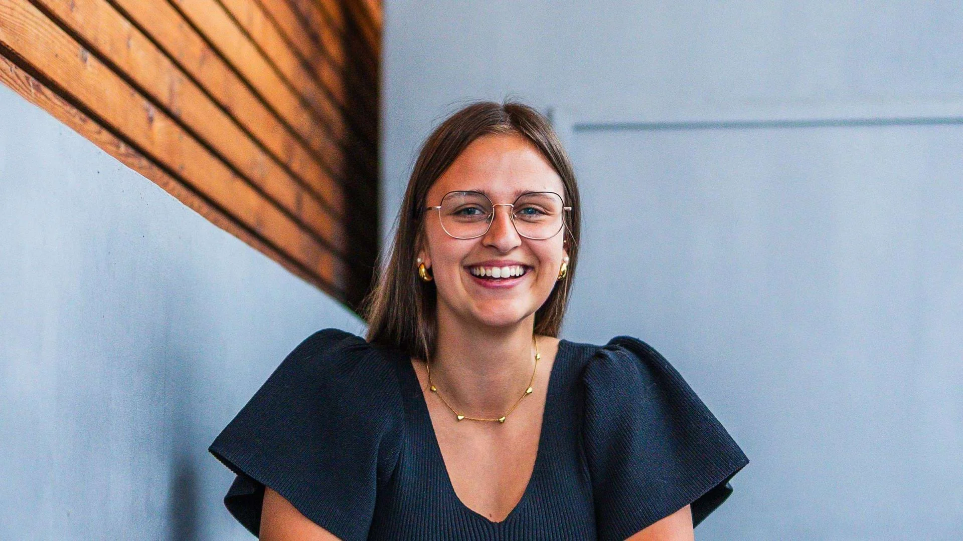 Vanessa Gerhofer lächelt in die Kamera.
