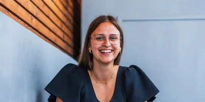 Vanessa Gerhofer lächelt in die Kamera.