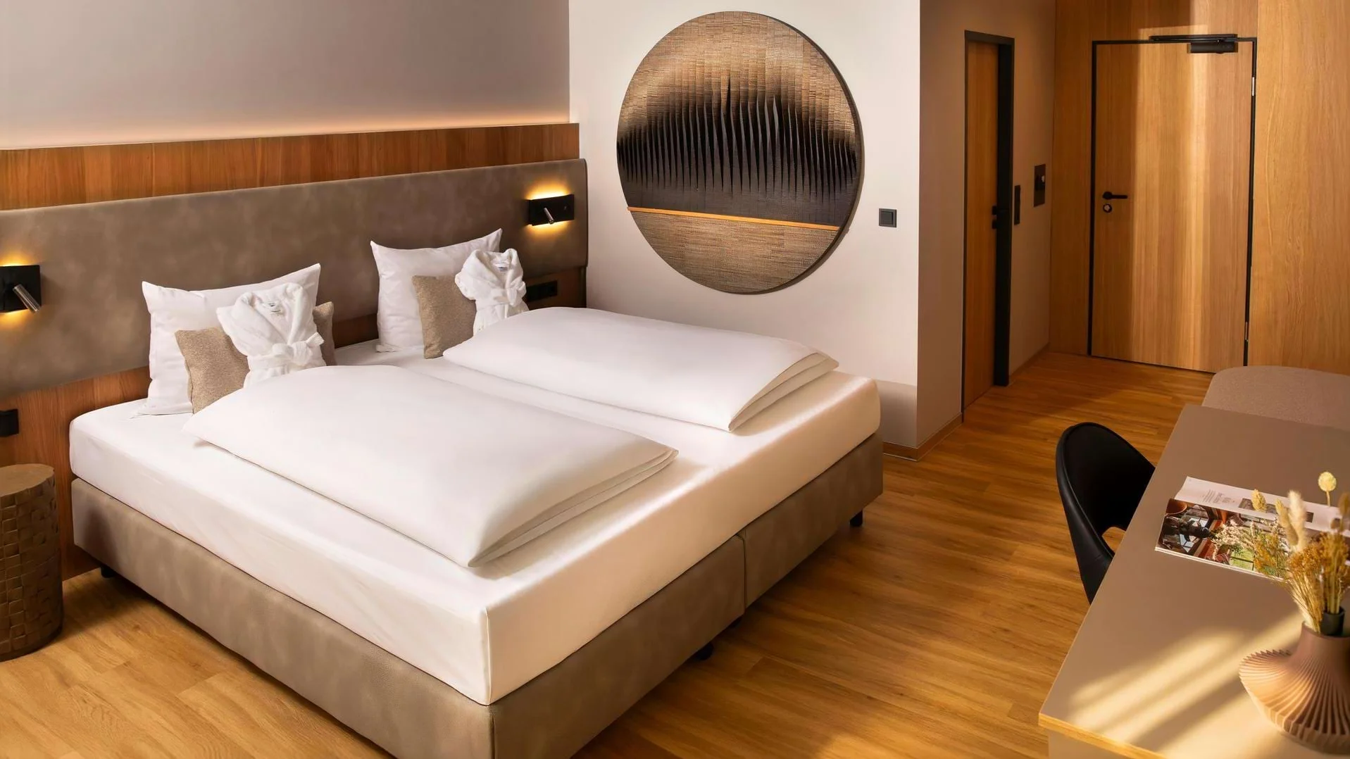 Schlafbereich im Doppelzimmer Ambiente im Johannesbad Hotel Königshof Bad Füssing.