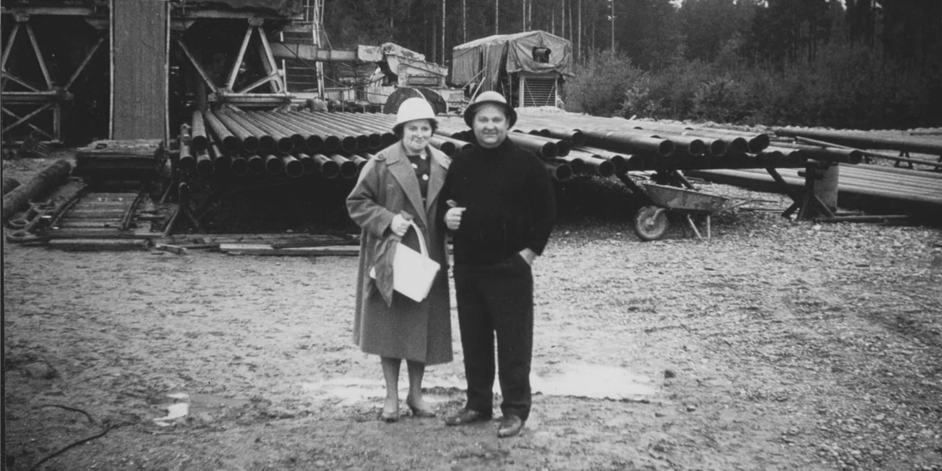 Dr. Angelika und Eduard Zwick 1964 vor der Johannesquelle Dr. Angelika und Eduard Zwick 1964 vor der Johannesquelle