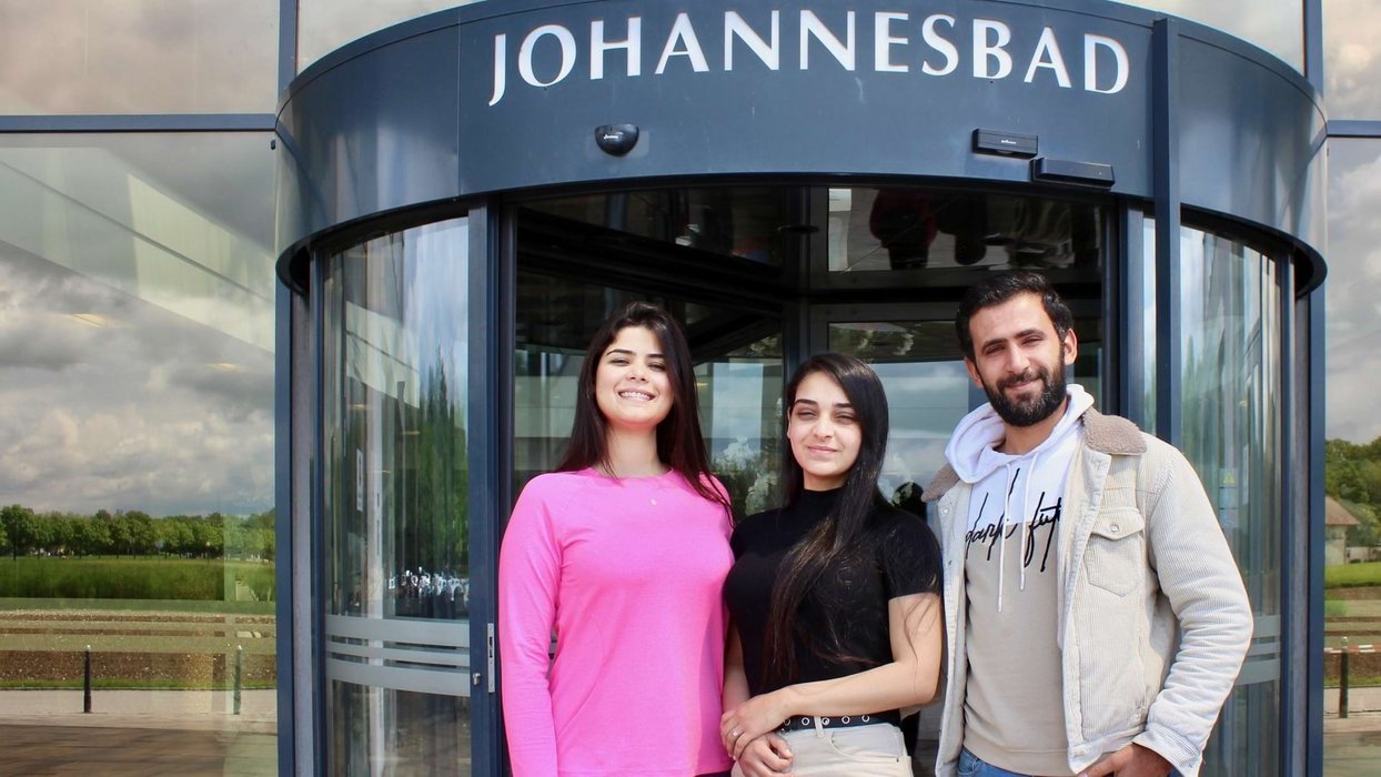 Studenten des Anerkennungslehrgangs Physiotherapie der Johannesbad Medfachschule