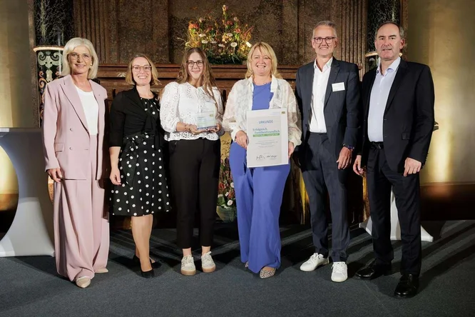 Team Johannesbad Fachklinik Bad Füssing "Erfolgreich. Familienfreundlich" Bayerns Top 20. Preisträger 2025 Team Johannesbad Fachklinik Bad Füssing "Erfolgreich. Familienfreundlich" Bayerns Top 20. Preisträger 2025