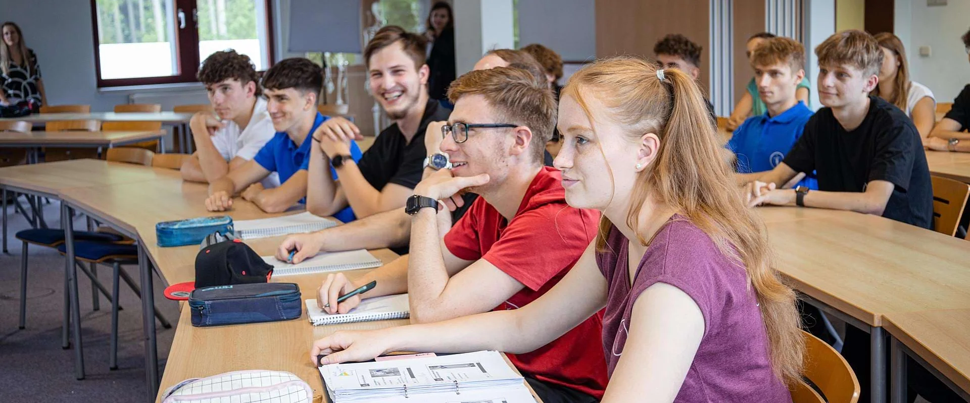 Schülerin Mirjam Dörfel von der Johannesbad Medfachschule im Klassenzimmer. Schülerin Mirjam Dörfel von der Johannesbad Medfachschule im Klassenzimmer.