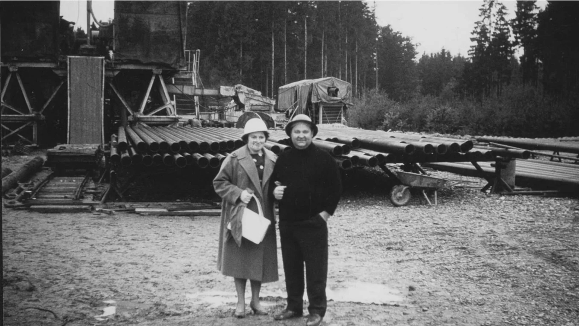 Ärztepaar Dr. Angelika und Eduard Zwick 1964 vor der Johannes Therme