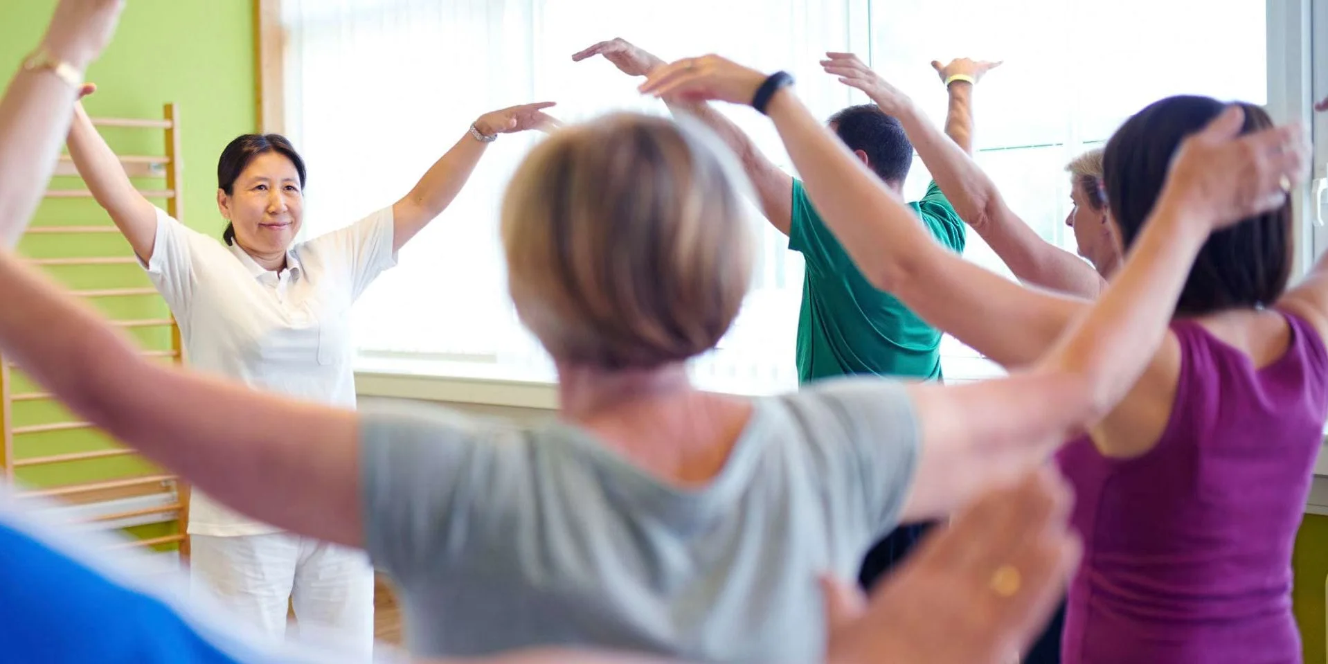 Qigong Kurs in der Johannesbad Fachklinik Saarschleife mit der Dozentin und den Teilnehmern Qigong Kurs in der Johannesbad Facjklinik Saarschleife mit der Dozentin und den Teilnehmern