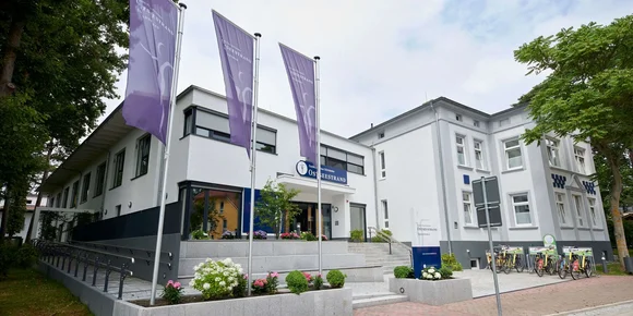 Außenaufnahmen Johannesbad Fachklinik Klaus Störtebecker Ostseestrand