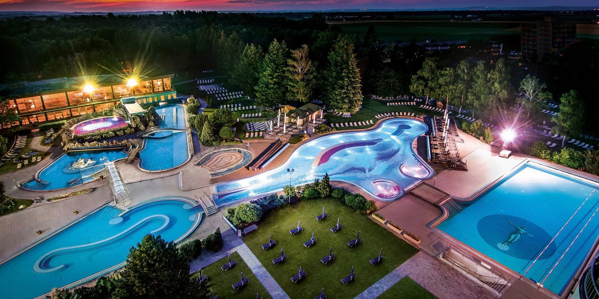 Johannesbad Therme Luftaufnahme am Abend Johannesbad Therme Luftaufnahme am Abend