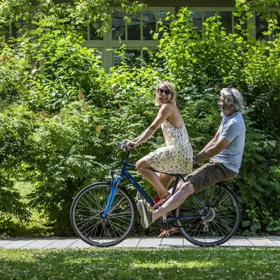 Gäste der Johannesbad Hotels beim Radfahren