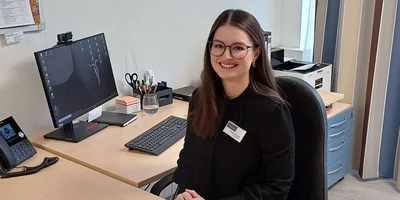 Sozialpädagogin Corinna Schmidt lächelt in die Kamera. Sozialpädagogin Corinna Schmidt lächelt in die Kamera.