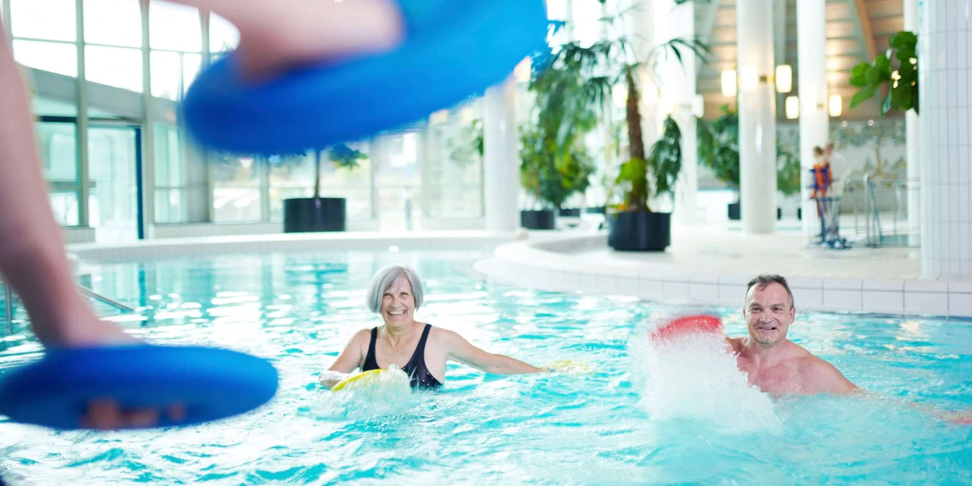 Frau und Mann beim Aqua Fitness Kurs im Johannesbad Frau und Mann beim Aqua Fitness Kurs im Johannesbad