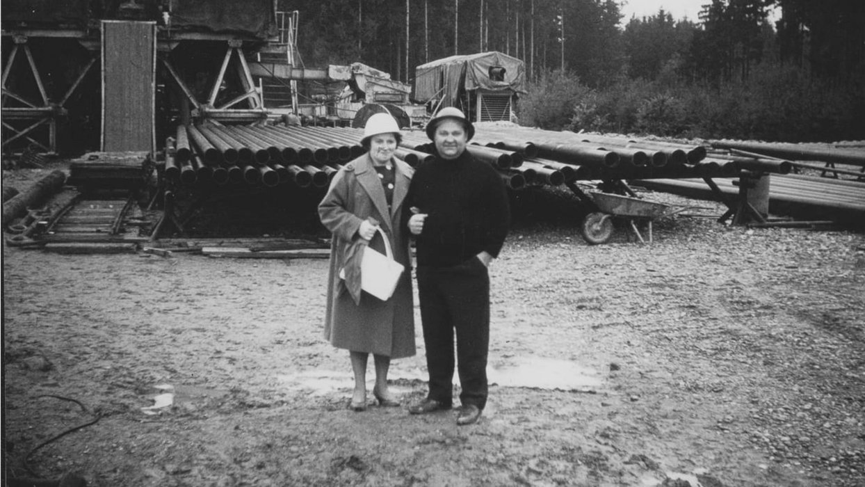 Dr. Angelika und Eduard Zwick 1964 vor der Johannesquelle