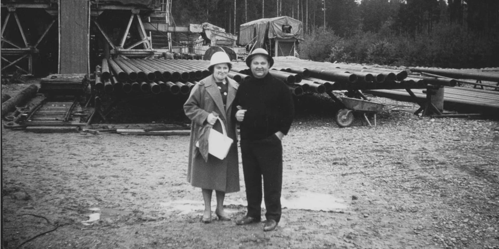 Dr. Angelika und Eduard Zwick 1964 vor der Johannesquelle Dr. Angelika und Eduard Zwick 1964 vor der Johannesquelle