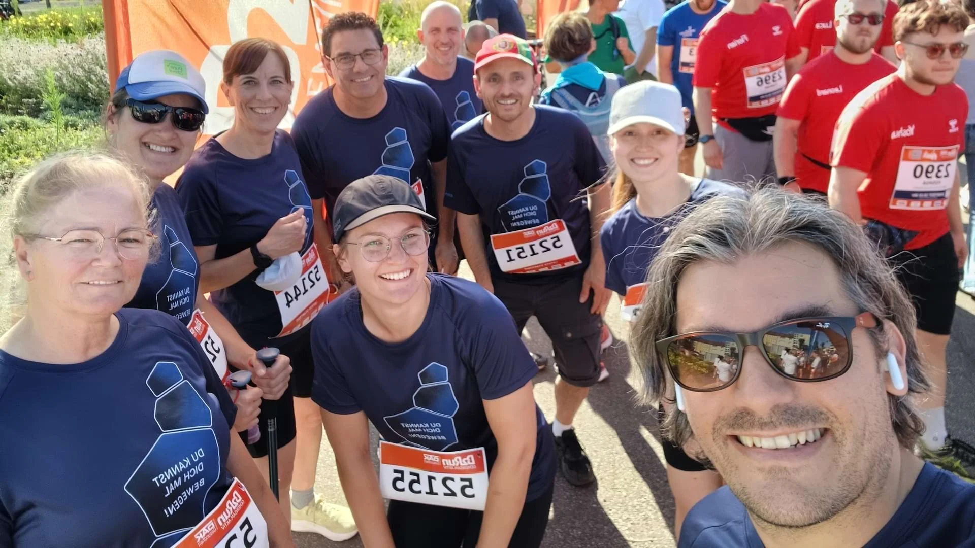 Gruppenfoto vom Firmenlauf mit Dr. Timo Donate.
