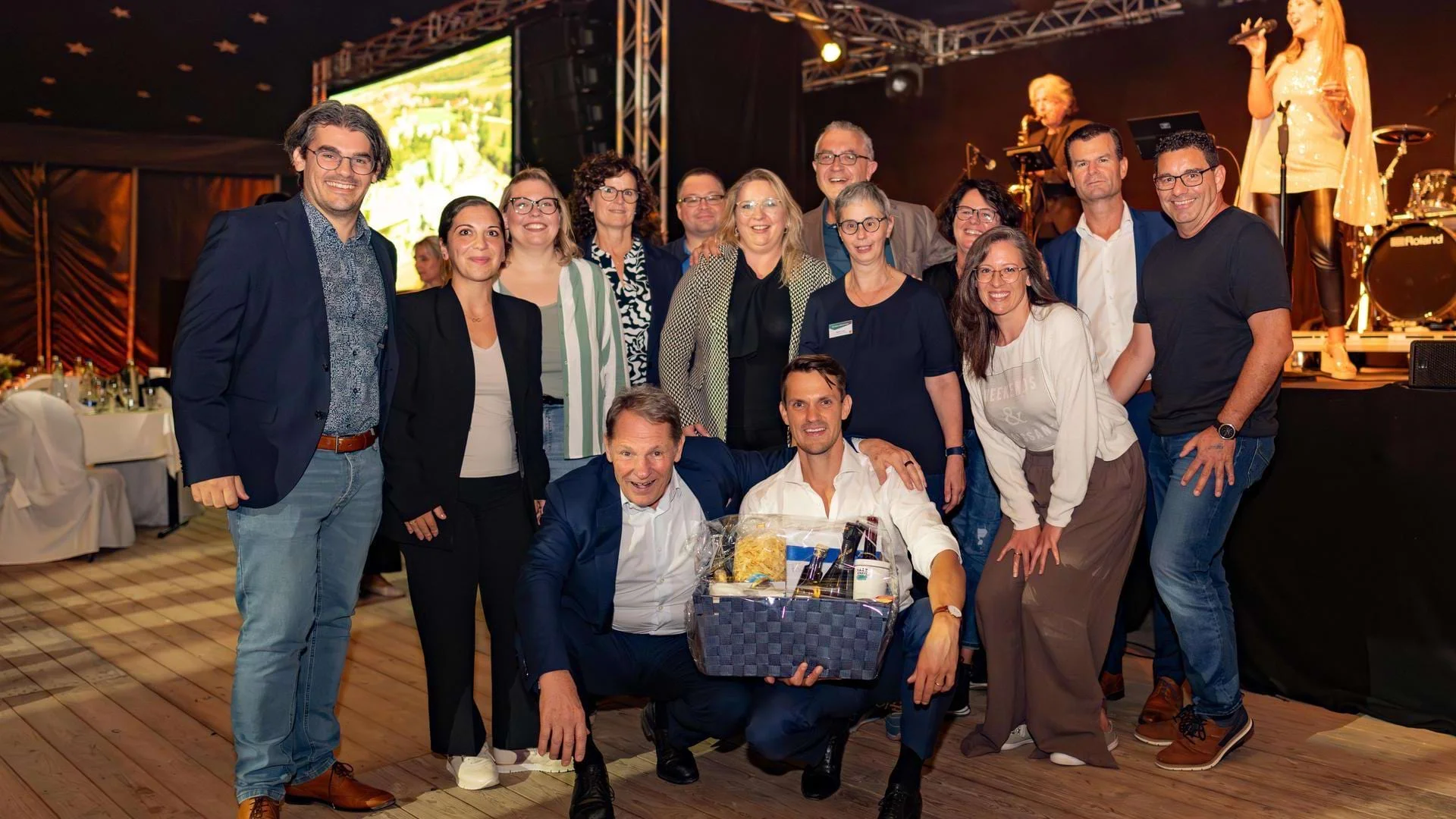 Gruppenbild bei der 60 Jahrfeier des Johannesbads mit Dr. Timo Donate, Dr. Johannes Zwick und weiteren.