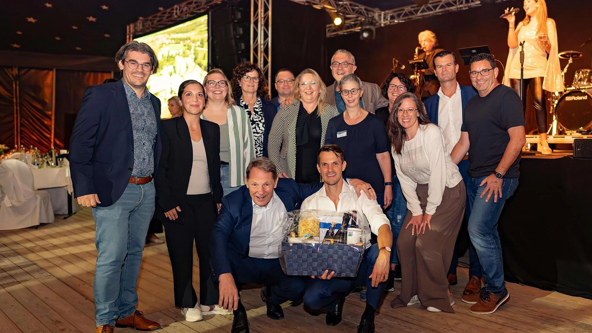Gruppenbild bei der 60 Jahrfeier des Johannesbads mit Dr. Timo Donate, Dr. Johannes Zwick und weiteren. Gruppenbild bei der 60 Jahrfeier des Johannesbads mit Dr. Timo Donate, Dr. Johannes Zwick und weiteren.