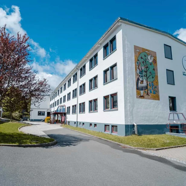 Außenaufnahme der Johannesbad Medfachschule in Bad Elster
